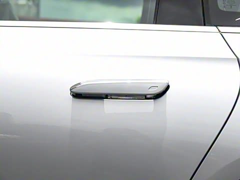 2024�� E 350 e L ���ʽ��϶����γ�