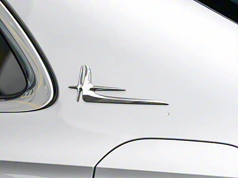 2024�� E 350 e L ���ʽ��϶����γ�