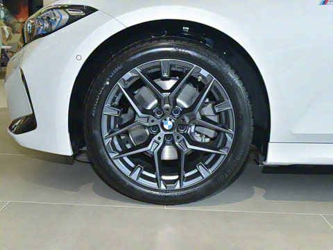 2025�� 330Li ������ M�˶���ҹ��װ