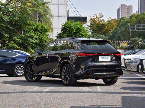 2025�� 500h ����F SPORT Performance