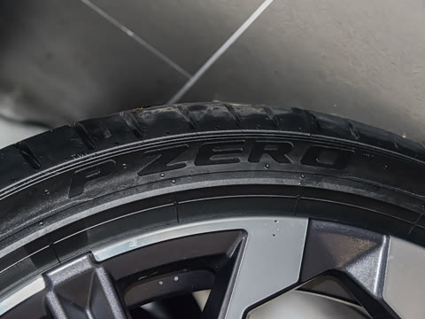 2025�� 330Li 50����������