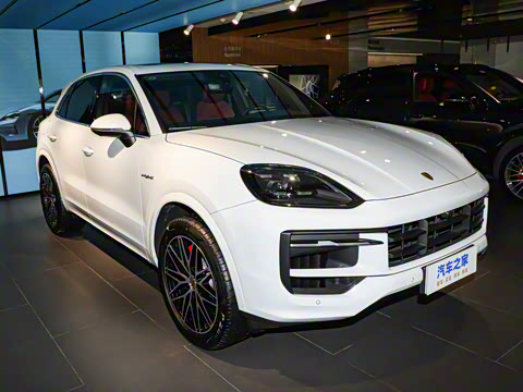 2025�� Cayenne S E-Hybrid 3.0T