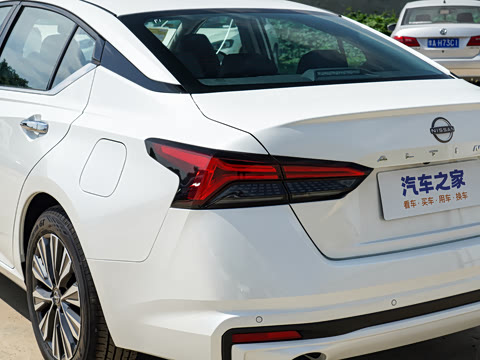 2024�� 2.0L XE ���İ�