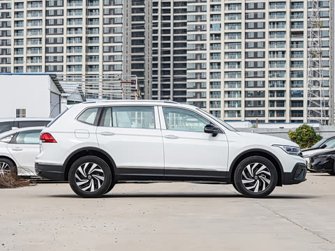 2025�� ���ڿ� 300TSI �Զ��������ڰ�