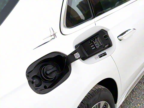 2025�� E 300 L ʱ���˶���