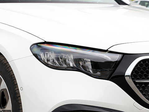 2025�� E 300 L ʱ���˶���