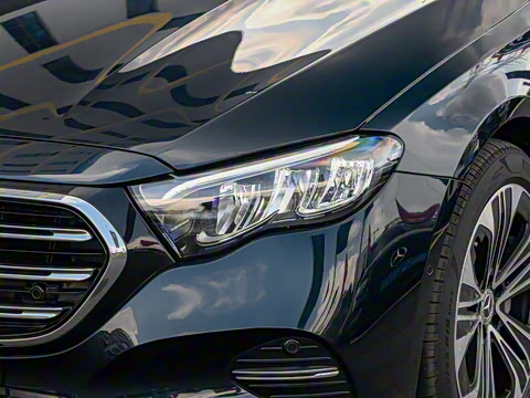 2024�� E 350 e L ���ʽ��϶����γ�