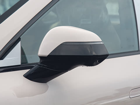 2025�� 560PRO 185kW