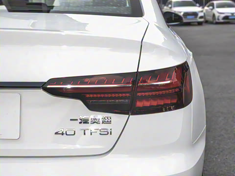 2025�� 200���������� 40 TFSI ����������