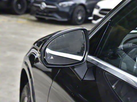 2025�� GLC 260 L 4MATIC ������