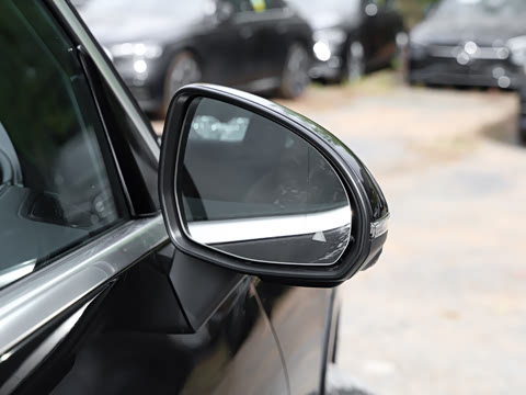 2025�� GLC 300 L 4MATIC ������ 5��