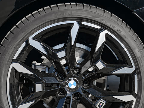 2025�� 225i M�˶���ҹ��װ