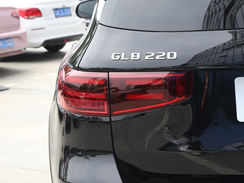2025 GLB 220 4MATIC