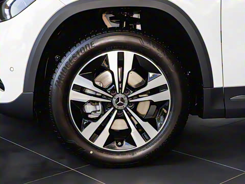 2025�� �Ŀ� GLA 200