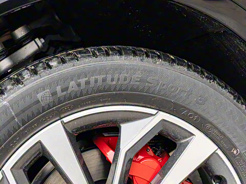 2025�� 40 TFSI ����������