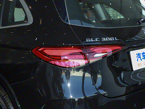 2025�� GLC 300 L 4MATIC ������ 5��