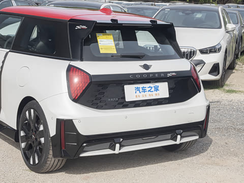 2025�� JOHN COOPER WORKS