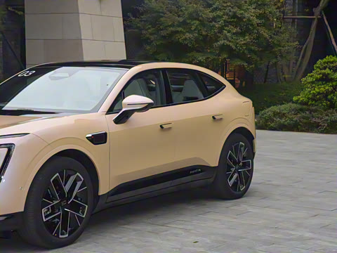 2025�� Ultra ���̰�