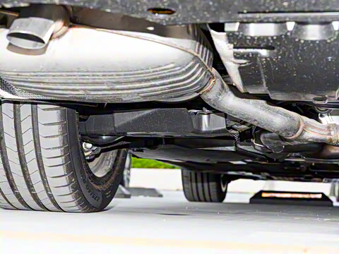 2024�� E 350 e L ���ʽ��϶����γ�