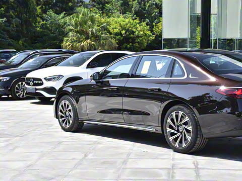 2025�� E 300 L ������