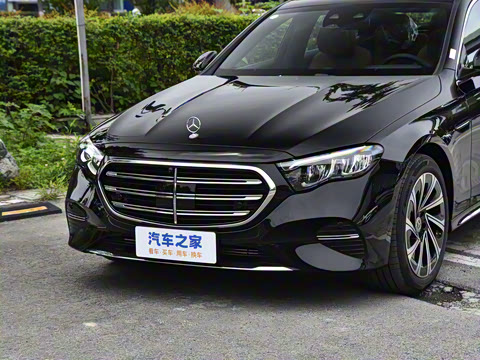 2024�� �Ŀ� E 300 L ������