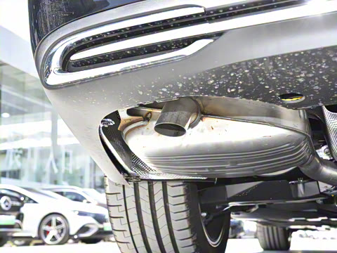 2024�� E 350 e L ���ʽ��϶����γ�