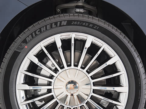 2025�� 700 Ultra�������������״��