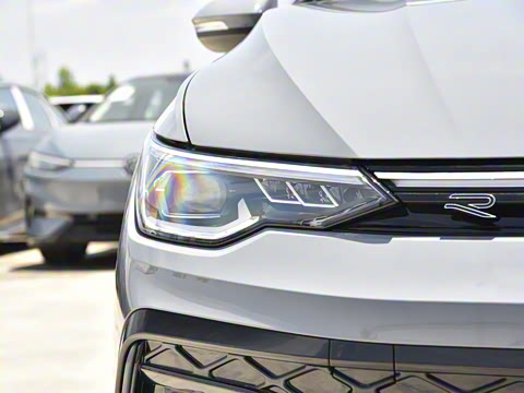 2025�� �Ŀ� 300TSI R-Line