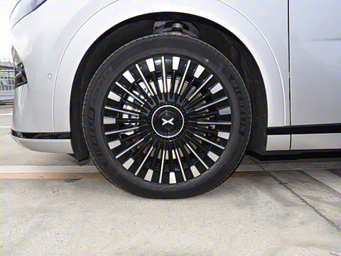 2025�� 702���������� Max