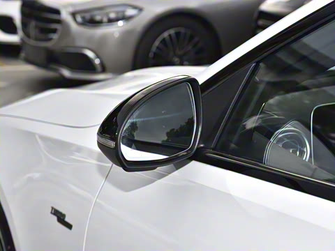 2025�� AMG C 43 4MATIC ���нγ� �ر��