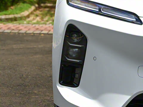 2025�� 75kWh Touring