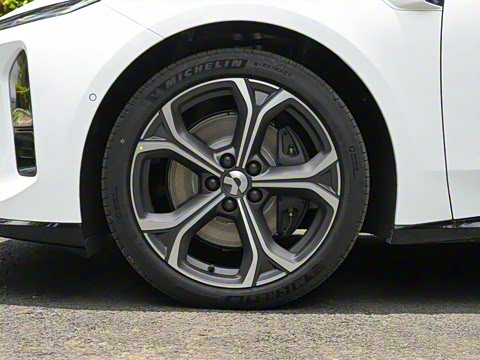 2025�� 75kWh Touring