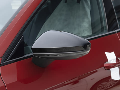 2025�� 55 TFSI quattro ������