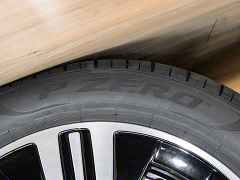 2025�� 500 4MATIC ������