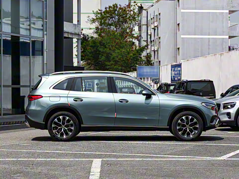 2025�� �Ŀ� GLC 260 L 4MATIC ������