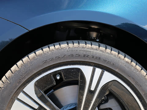 2025�� C 260 L 4MATIC �˶���