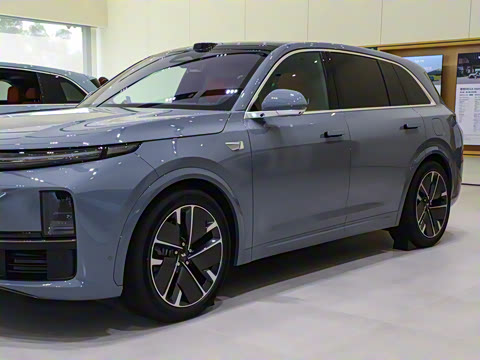 2025�� Ultra ���ܻ��°�