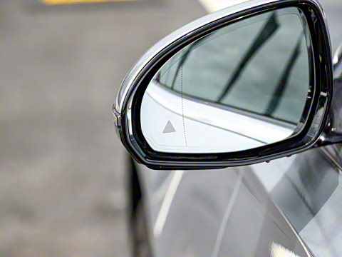 2024�� E 350 e L ���ʽ��϶����γ�