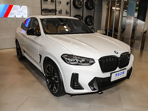 2022��  M40i