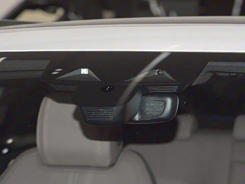 2025�� P250 R-Dynamic SE