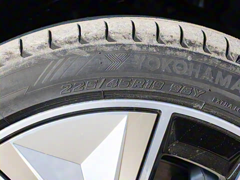 2025�� eDrive 40 L ��ҹ�˶���װ