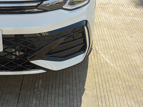 2025�� 300TSI R-Line