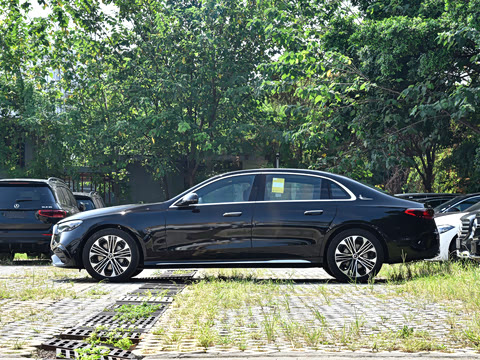 2025�� E 300 L ʱ���˶���