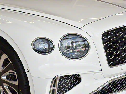 2026�� 4.0T V8 Mulliner