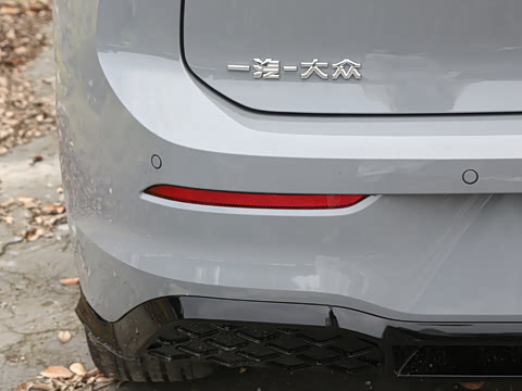 2025�� �Ŀ�� 300TSI R-Line