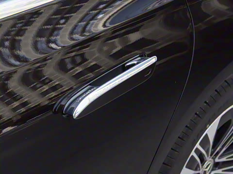 2025�� �Ŀ� E 300 L ������