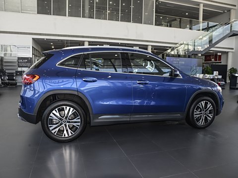 2025 GLA 220