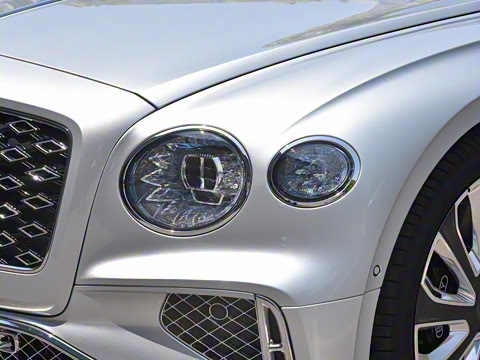 2026�� 4.0T V8 Mulliner