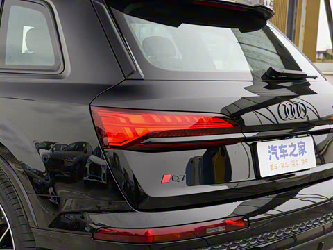 2025�� 55 TFSI quattro S line��ѩ�˶���