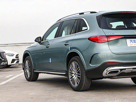 2025�� GLC 300 L 4MATIC ������ 5��